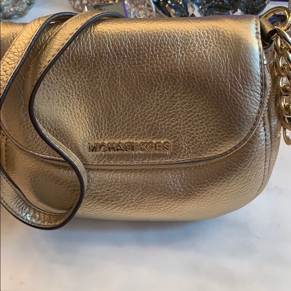 Micheal kors gold crossbody bag🧡